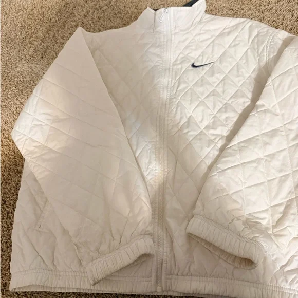 Rare White Vintage Nike Women’s Puffer Jacket Size Small